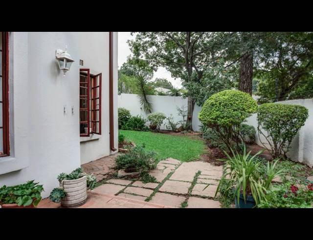3 BEDROOM TOWNHOUSE FOR SALE IN BRYANSTON